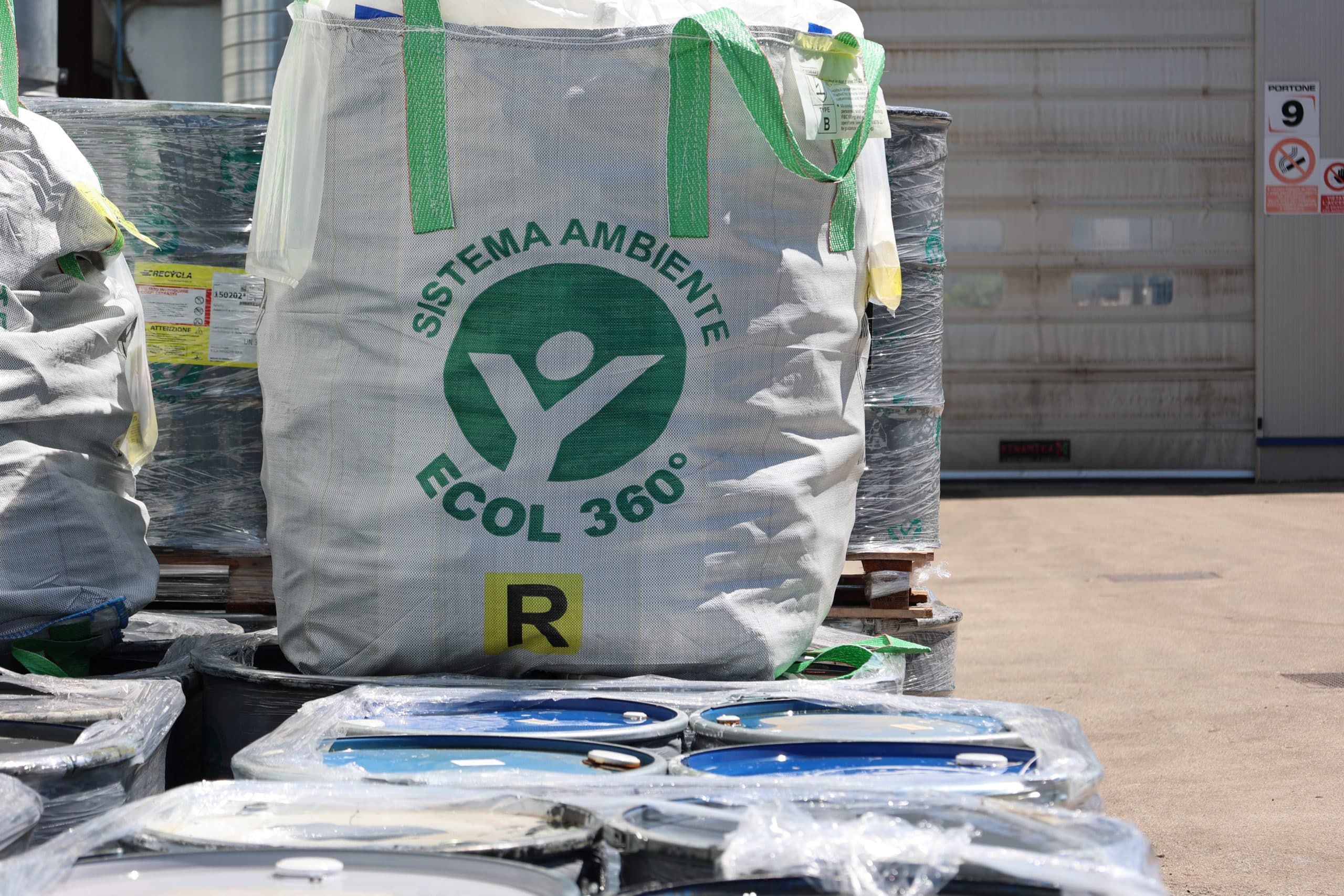 <p>ECOL360®: innovazione responsabile nella gestione dei rifiuti</p>